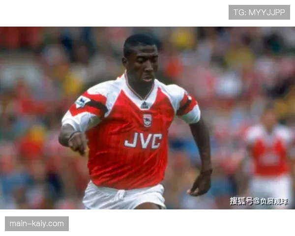 特写:尼斯前锋拉博德完成帽子戏法后,将进球献给刚刚去世的启蒙教练 特写:尼斯前锋拉博德完成帽子戏法后,将进球献给刚刚去世的启蒙教练